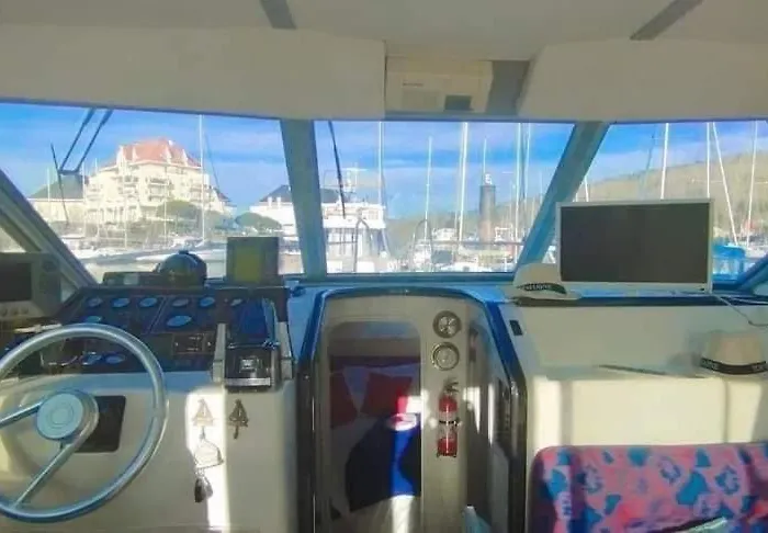 Bateau Le Cezar Botel