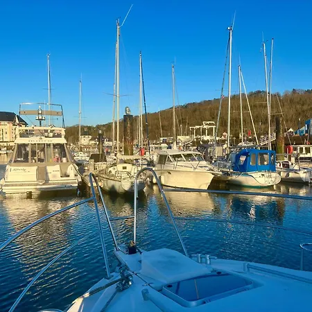 Bateau Le Cezar بوتيل *